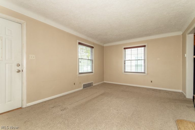 1557 Woodhurst Avenue, Mayfield Heights, OH - Photo 6