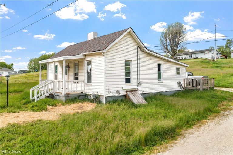 7145 Bloomfield Road, Cambridge, OH - Photo 2