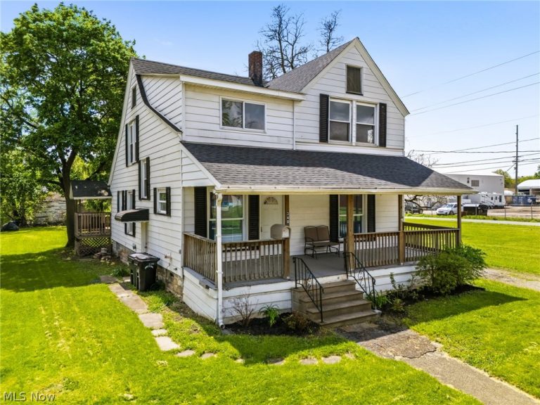 340 Lowell Street, Elyria, OH - Photo 3