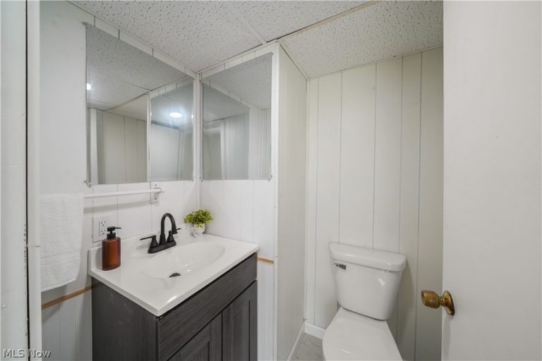 642 Parkman Road, Warren, OH - Photo 6