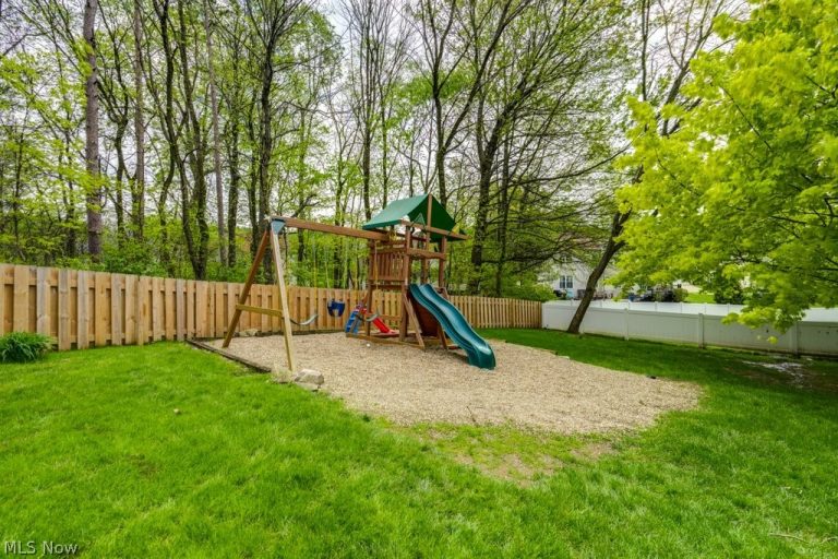 326 Saint Lawrence Circle, Northfield, OH - Photo 5