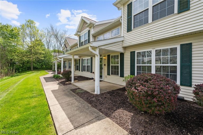 13913 Woodcroft, North Royalton, OH - Photo 2