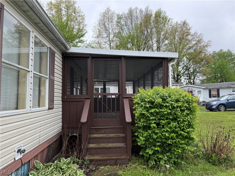 43 Outer Drive, Vienna, OH - Photo 5