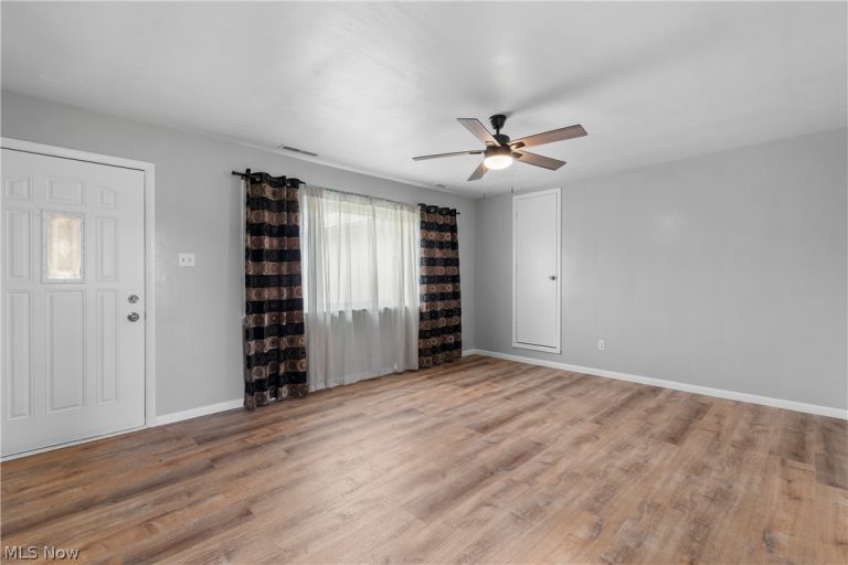 6974 Lutz Avenue Northwest, Massillon, OH - Photo 4