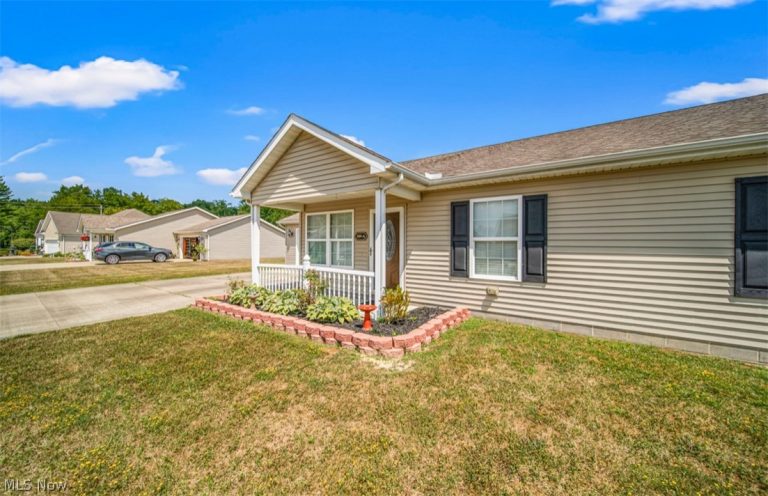 309 Woodland Way #A, Jefferson, OH - Photo 2