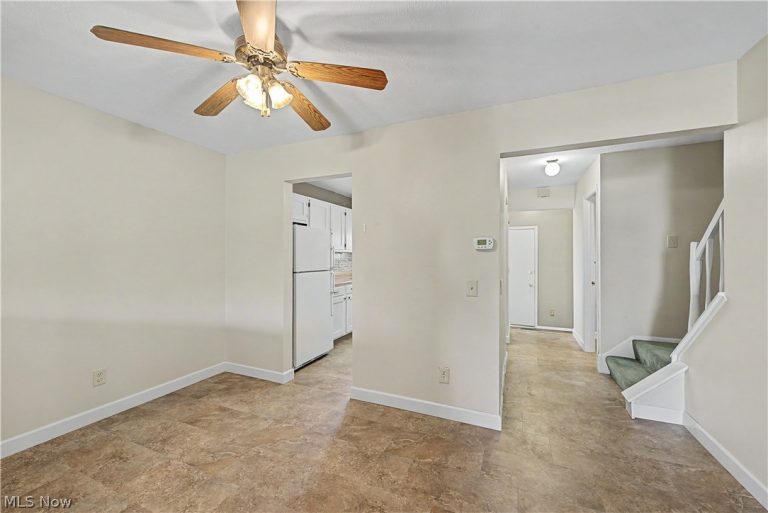 5556 Hilltop Oval, Parma, OH - Photo 6