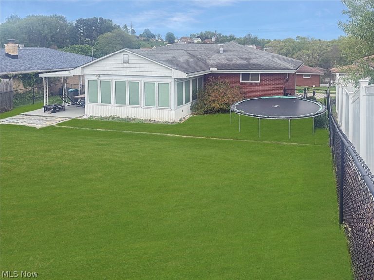 240 Fernwood Avenue, Weirton, WV - Photo 2