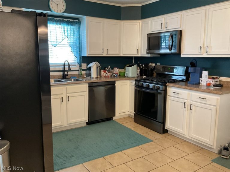 800 Boso Avenue, Ravenswood, WV - Photo 3