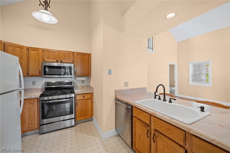 1235 Candlewick Lane #3-11, Broadview Heights, OH - Photo 5