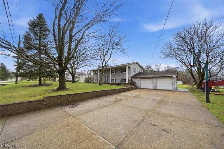 3770 Dotwood Street, North Canton, OH - Photo 2