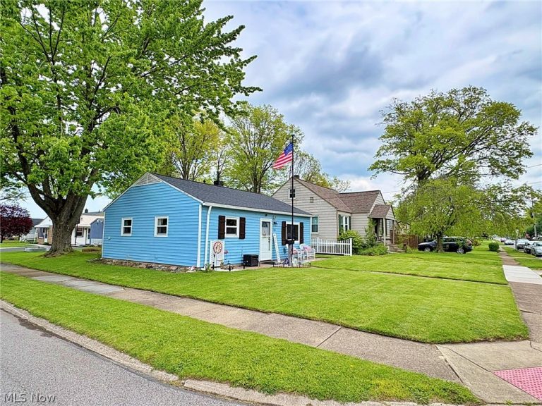 700 Clark Street, Elyria, OH - Photo 3