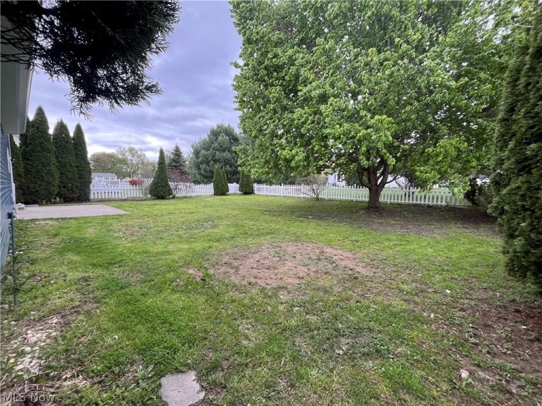 835 Yorkshire Drive, Ravenna, OH - Photo 5