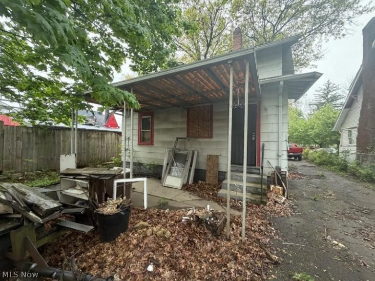 549 Bacon Avenue, Akron, OH - Photo 6