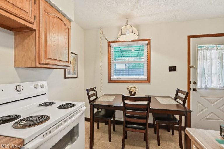 39 Castle Drive, Stow, OH - Photo 5