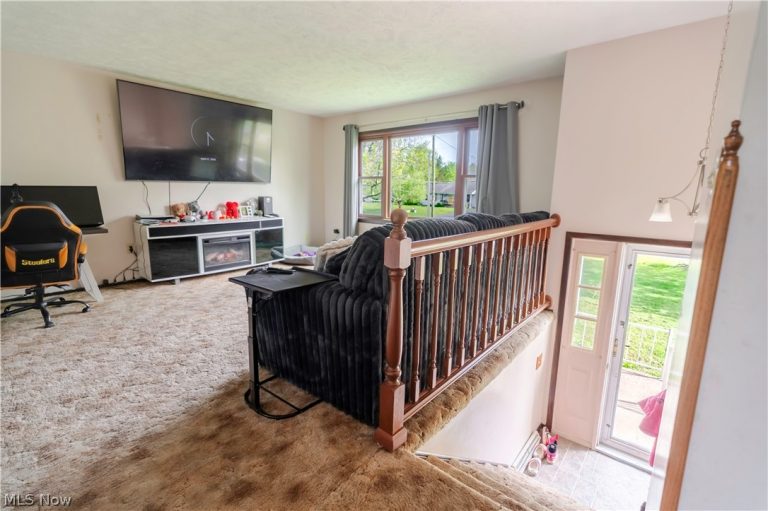 333 Kathleen Drive, Jefferson, OH - Photo 6