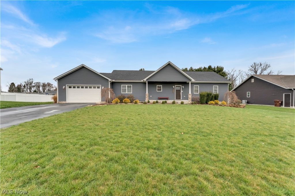 146 Juniper Drive, Columbiana, OH
