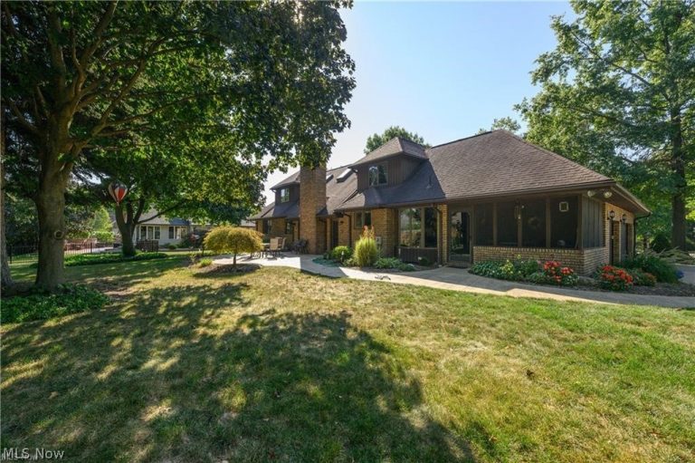 963 Mansion Circle, Barberton, OH - Photo 4