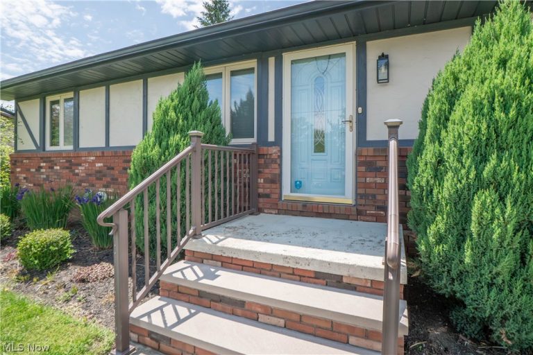 5251 Tanglewood Drive, Louisville, OH - Photo 2