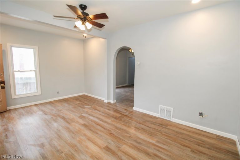 152 Garvin Avenue, Elyria, OH - Photo 2