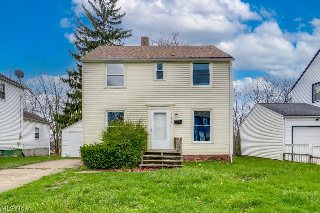 1090 Greenwood Avenue, Akron, OH