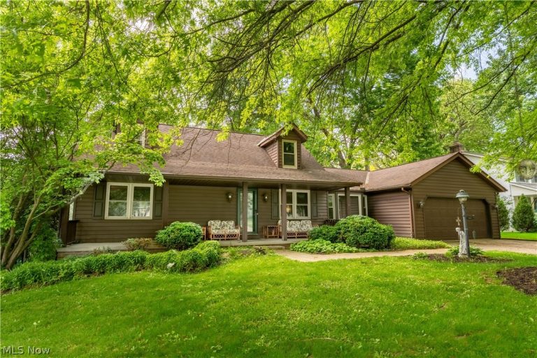 1649 Harmony Lane, North Canton, OH, 44709
