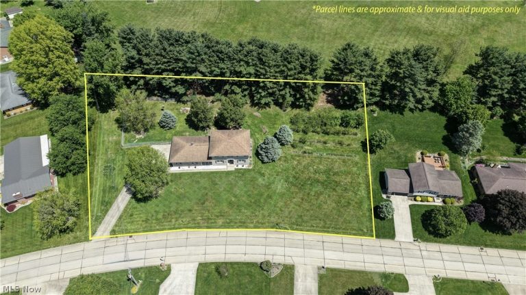 883 Basel Street, Sugarcreek, OH - Photo 3