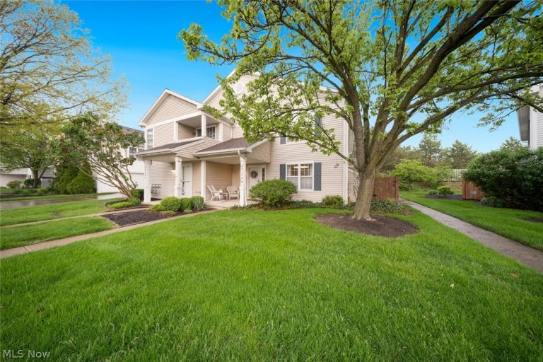 23174 Grist Mill Court, Olmsted Falls, OH - Photo 2