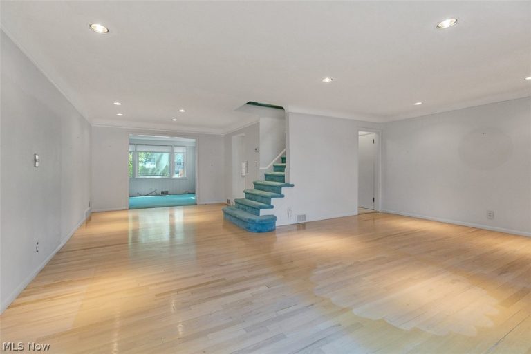 23410 Baintree Road, Beachwood, OH - Photo 4