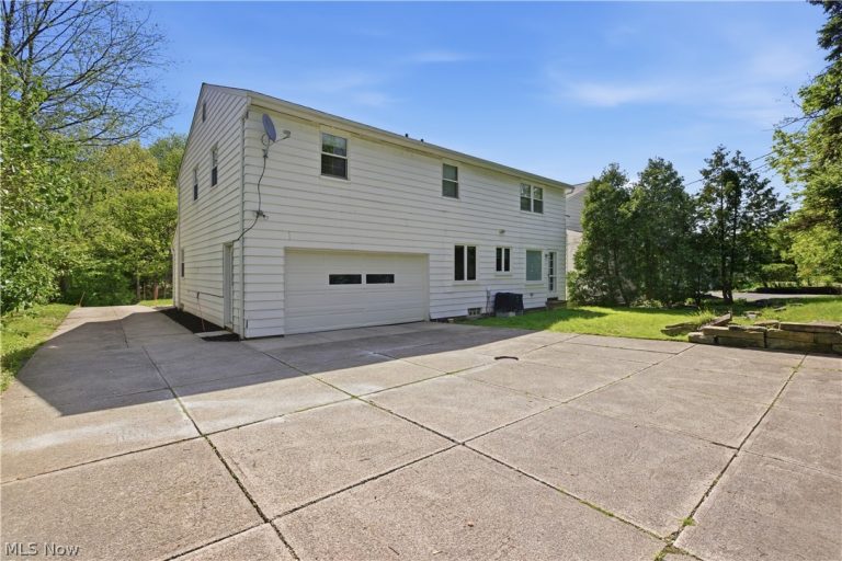 2056 Laurel Hill Drive, South Euclid, OH - Photo 3