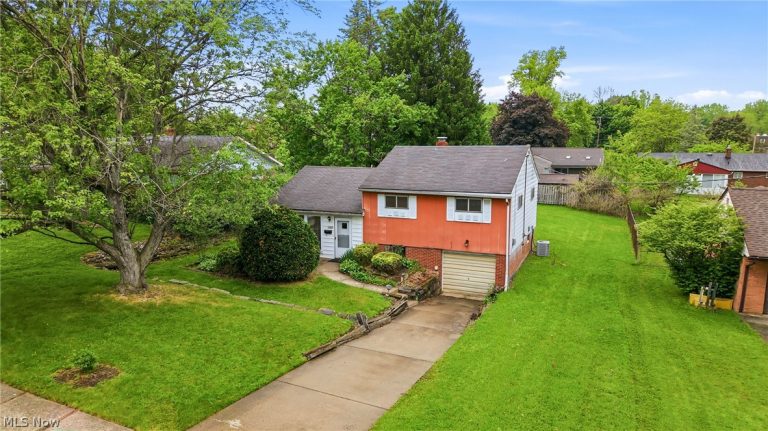 2534 Sierra Drive, Youngstown, OH - Photo 2