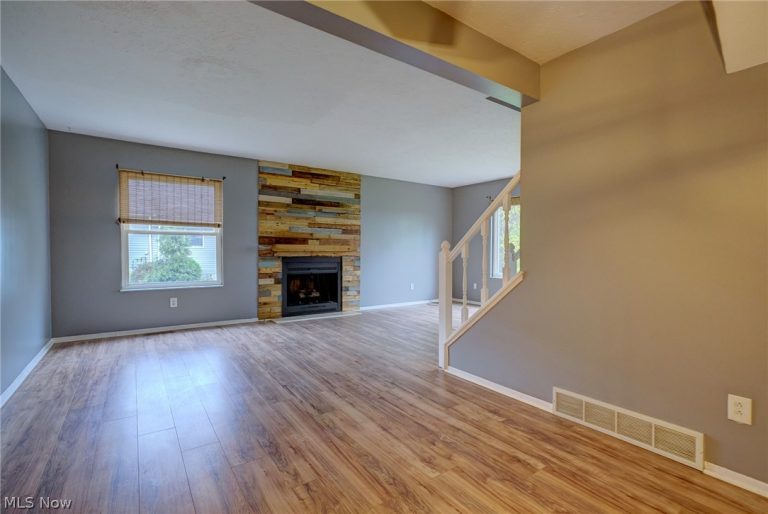 378 Deepwood Drive, Wadsworth, OH - Photo 4