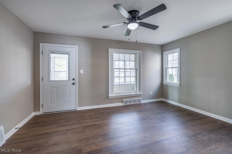 12329 Darlington Avenue, Garfield Heights, OH - Photo 4