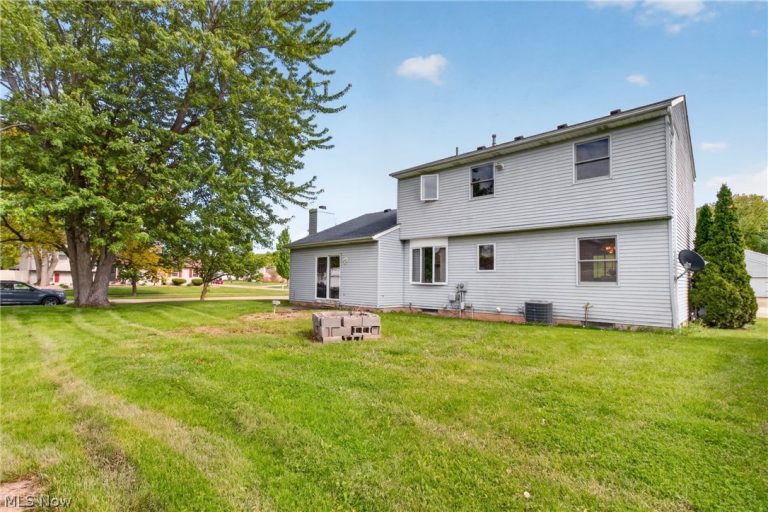 438 Hampton Drive, Elyria, OH - Photo 8