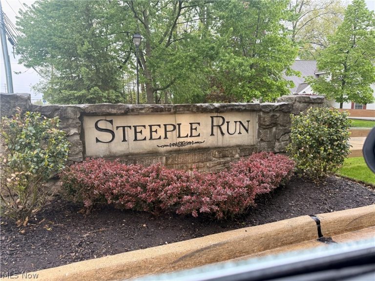 201 Steeplechase, Willoughby Hills, OH - Photo 3