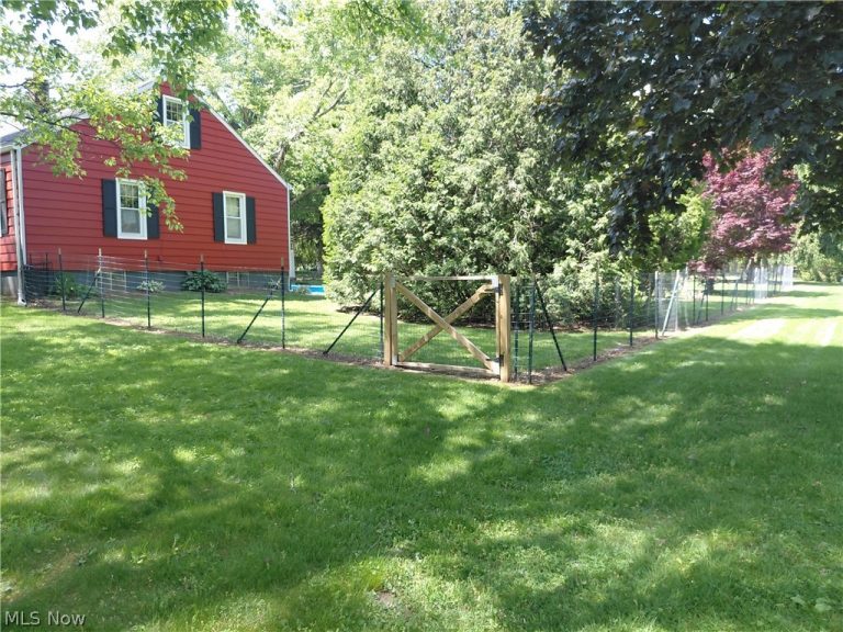 7489 Van Ness Avenue, Hubbard, OH - Photo 8