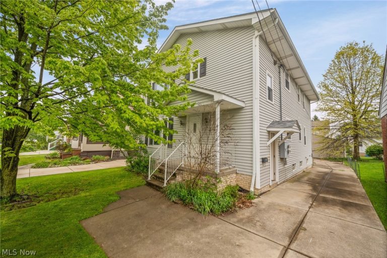 4910 & 4912 Yorkshire Avenue, Parma, OH - Photo 2