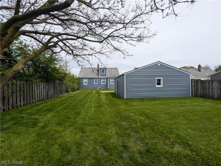 1678 Byron Drive, Mayfield Heights, OH - Photo 5