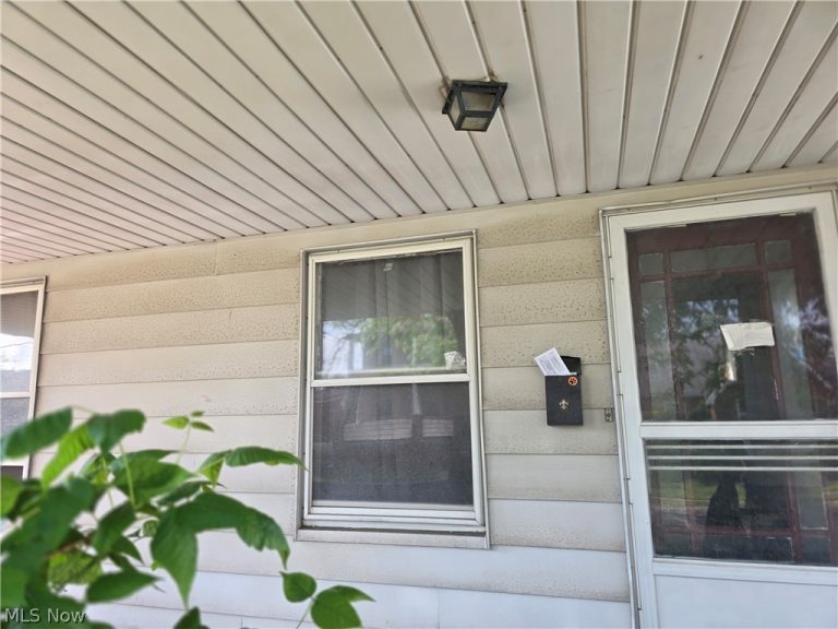 19509 Kewanee Avenue, Cleveland, OH - Photo 2