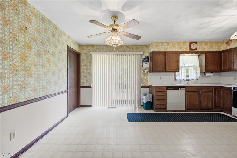 3531 Shirley Road, Youngstown, OH - Photo 6