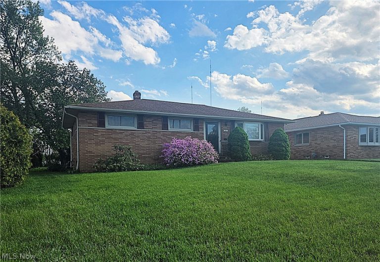 1423 Roanoke Drive, Parma, OH - Photo 3