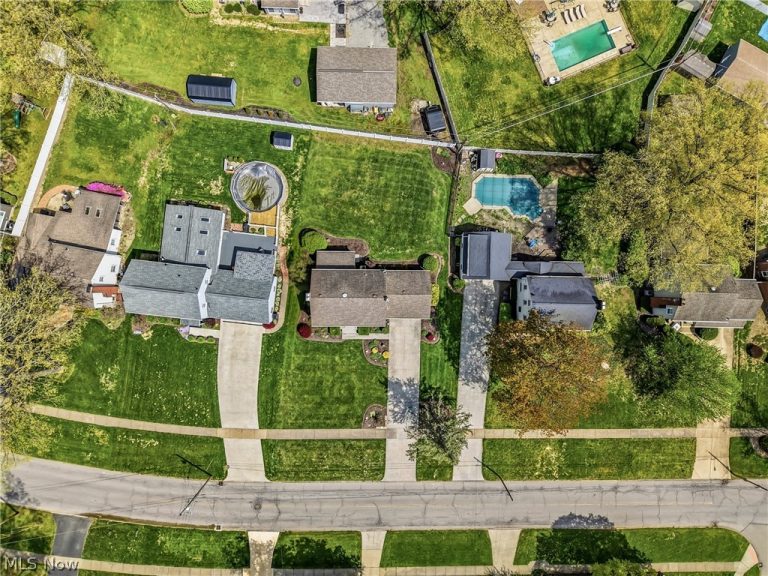 546 Perkinswood Boulevard, Warren, OH - Photo 5