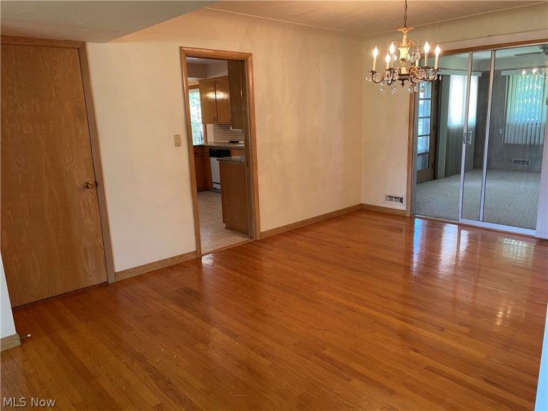 729 Parkhaven Drive, Seven Hills, OH - Photo 5