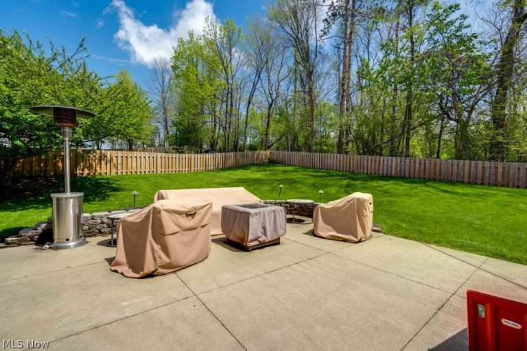 326 Saint Lawrence Circle, Northfield, OH - Photo 8