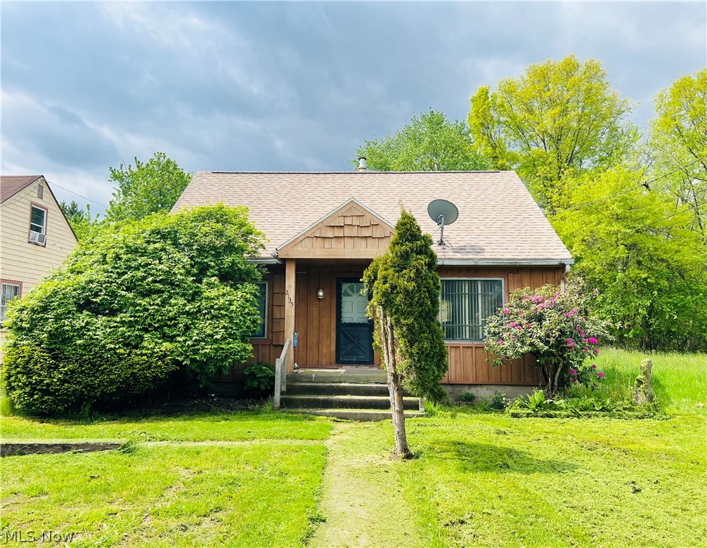 2135 Parkman Road, Warren, OH