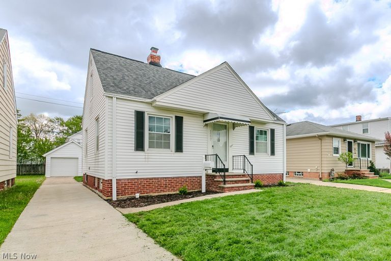 1557 Woodhurst Avenue, Mayfield Heights, OH - Photo 2