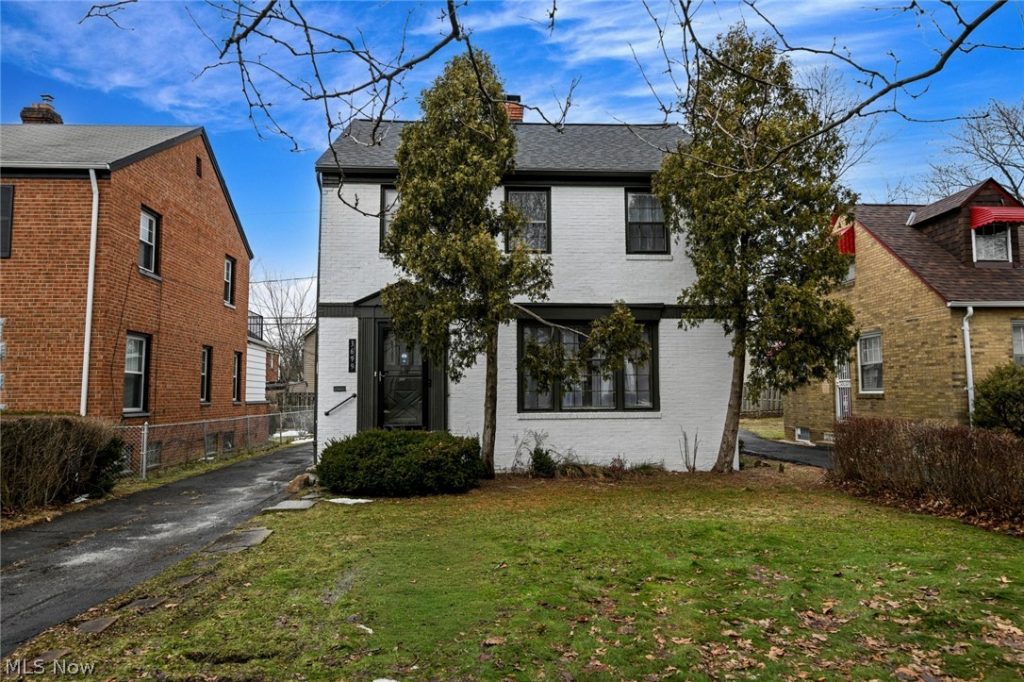 3699 Bainbridge Road, Cleveland Heights, OH