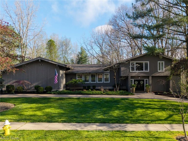 631 Rocky Hollow Drive, Akron, OH - Photo 2