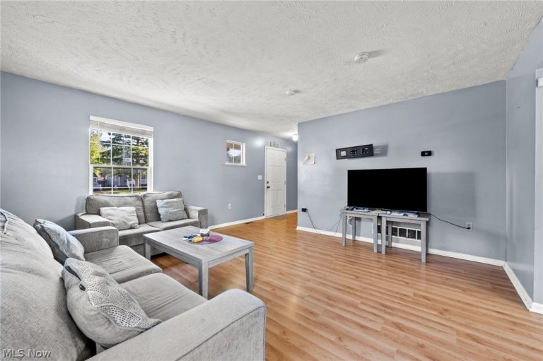 12505 Grimsby Avenue, Cleveland, OH - Photo 6