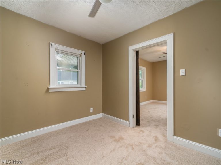 557 Washington Avenue, Barberton, OH - Photo 8