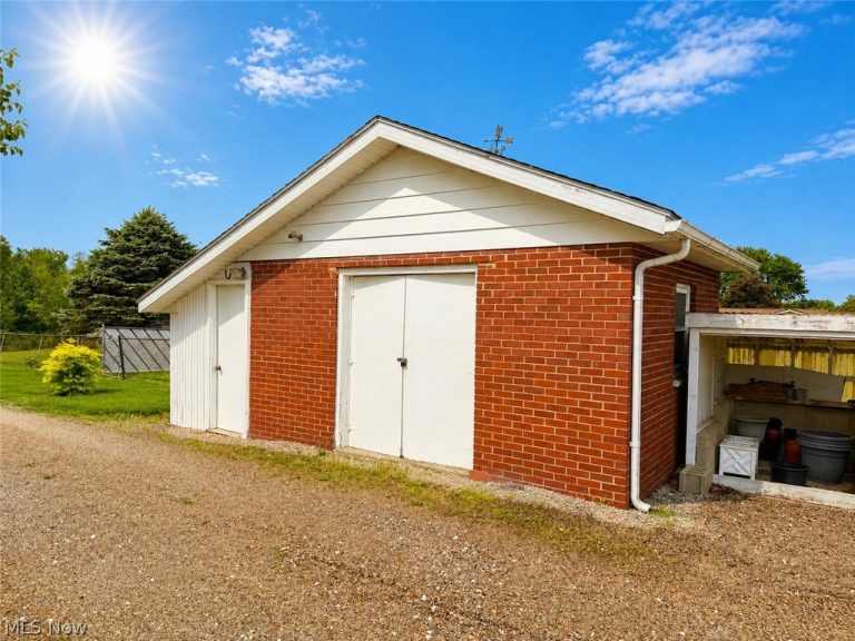 305 North Drive, Somerset, OH - Photo 5